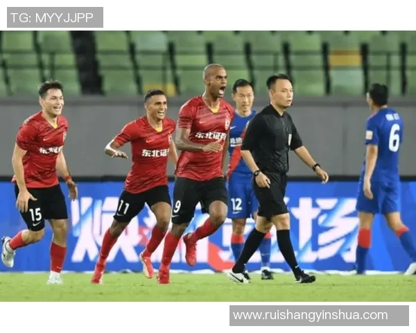 重庆足球队以58分领跑世锦赛积分榜展现强劲实力