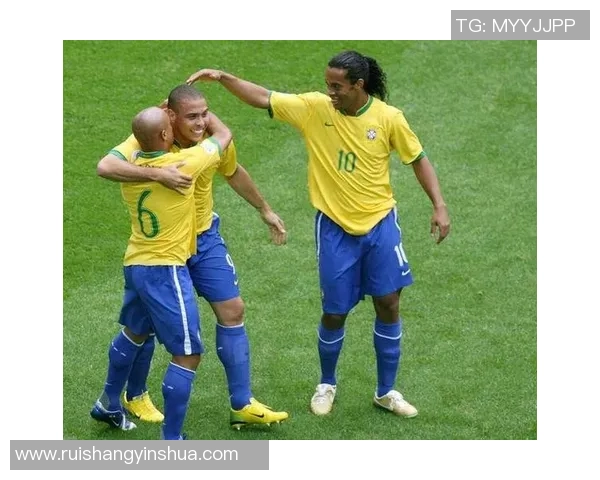 金发碧眼的足球明星们在绿茵场上绽放光彩与魅力的传奇故事